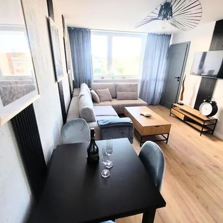 Apartament 8 Pietro Apartment *